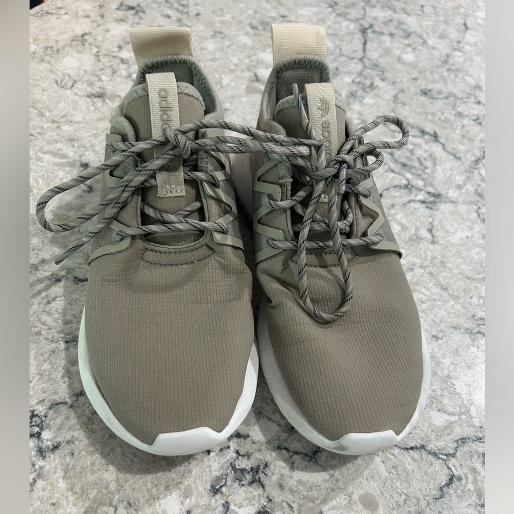 Nike moss green sneaker